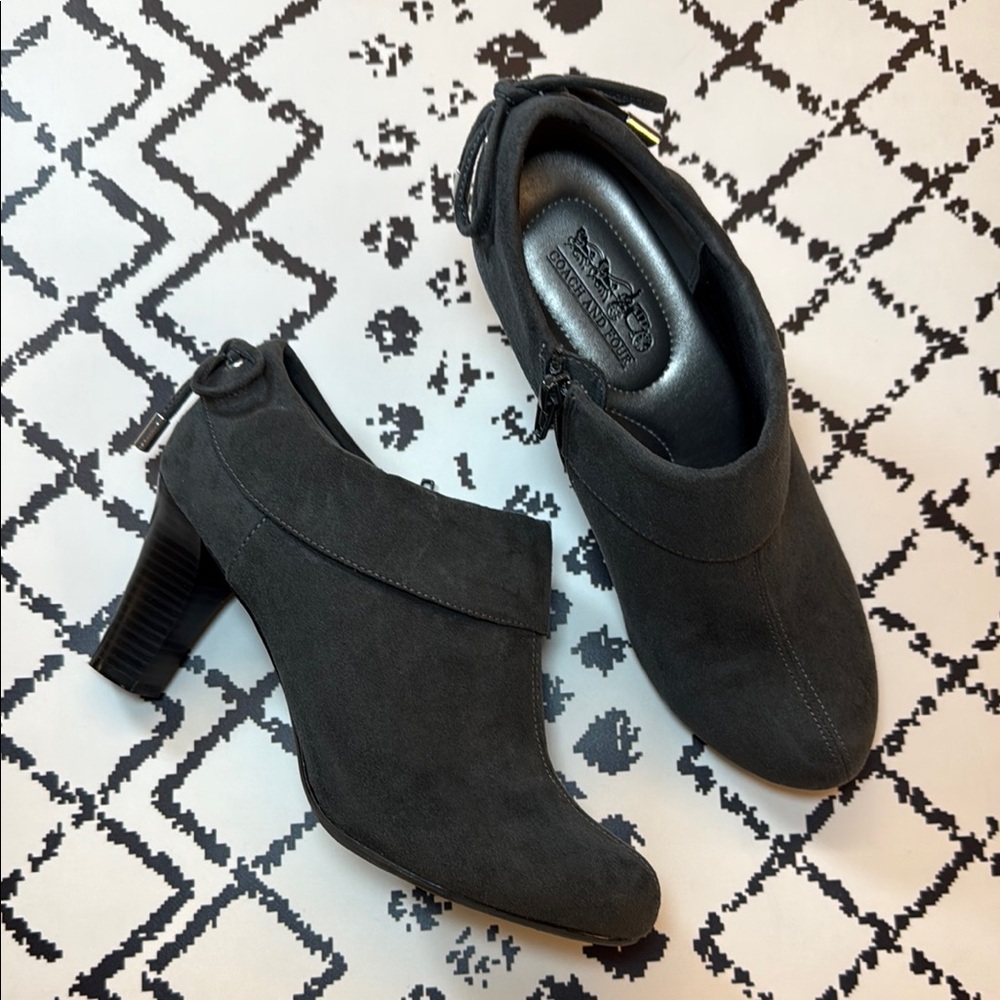 COACH and FOUR Dark Gray Suede Heeled Ankle Booties w/ Chunky Heels - US Size 7
